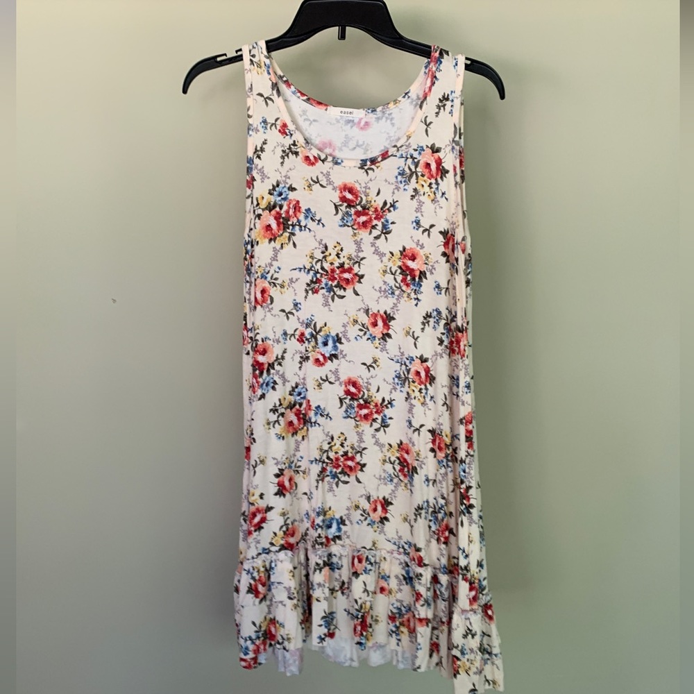 Easel - Oatmeal colored floral shift dress with ruffled bottom - Small